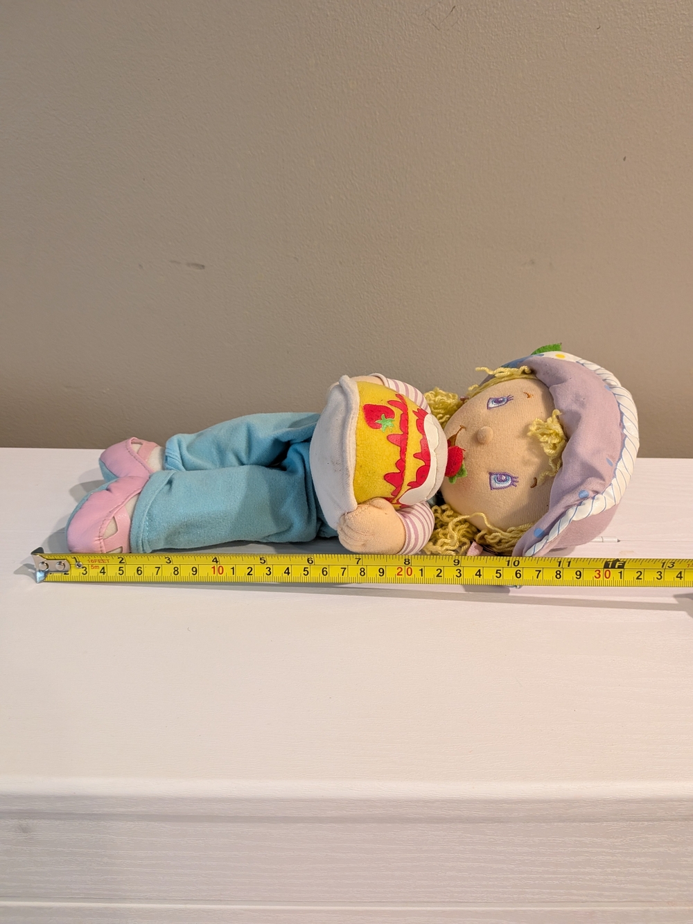 Strawberry Shortcake-Doll-Angel Cake-Holding Cake13”Tall-Plush-2004-Kellytoy